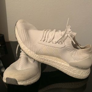 White Adidas Ultra Boost size 9.5